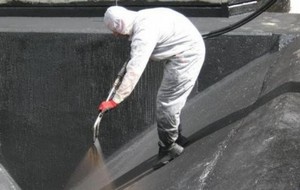 Важность ремонта протекающей крыши и ухода за ней